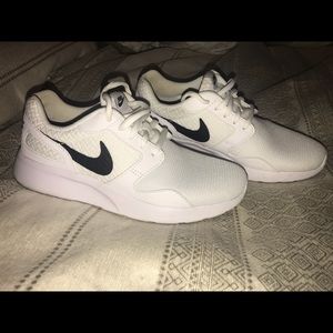 Nike Shoes Size 6 White/Black